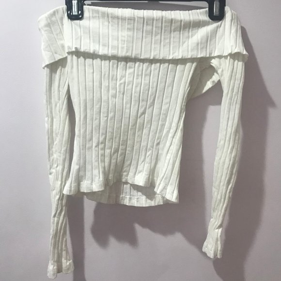 White Pleated Off the Shoulder Shirt - Picture 2 of 3
